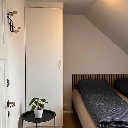 I Taet Pa Centrum Og Havn شقة